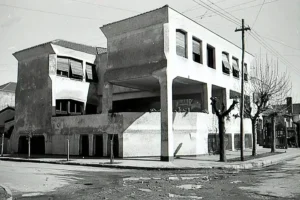 La escuela en 1971 (foto Seifert).