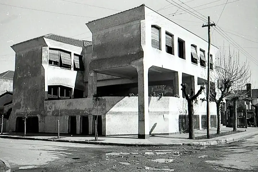 La escuela en 1971 (foto Seifert).