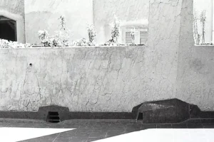 Canteros en el patio de recreo.