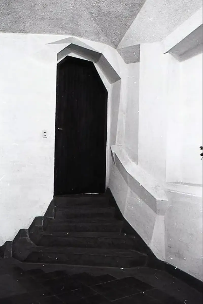 Puerta de ingreso al camarín.